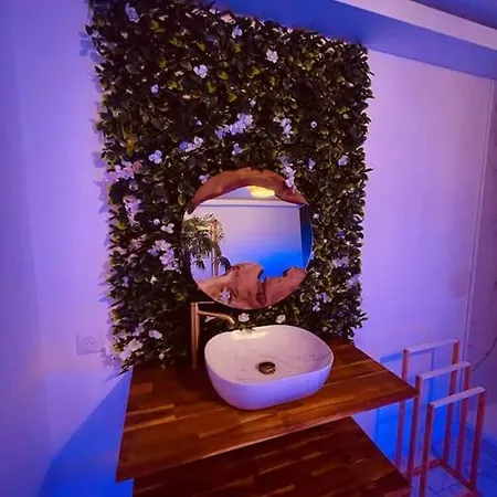 Apartment Jungle Suite, Jacuzzi A 7 Min De La